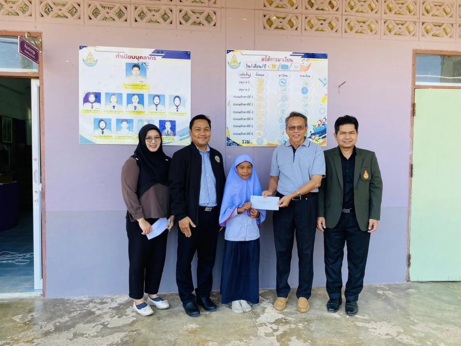  กองสาธารณสุขและสิ่งแวดล้อมลงพื้นที่มอบทุนการศึกษาจากการจำหน่ายขยะปันสุขประจำเดือนมีนาคม 2569 ให้แก่เด็กนักเรียนที่เรียนดี ยากจน ณ โรงเรียนวัดชมพูนิมิต จำนวน 2 ทุน ทุนละ 500 บาท 