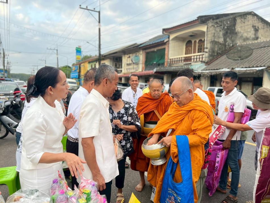  ทำบุญตักบาตรเทศกาลปีใหม่ พ.ศ.2569 