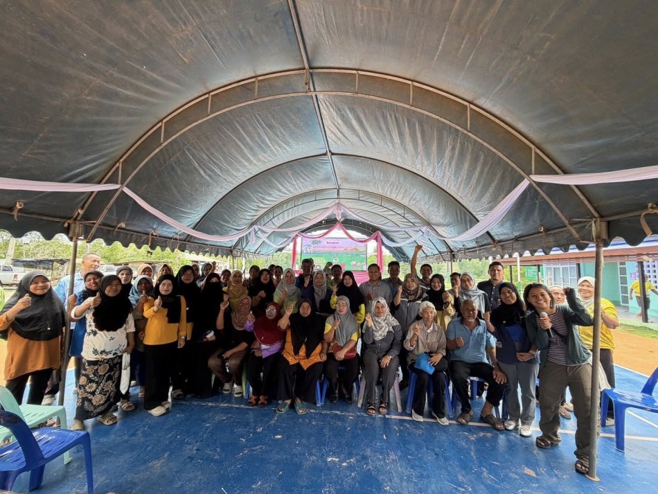 โครงการ "การจัดการสิ่งแวดล้อมโดยชุมชนในเทศบาลตำบลทุ่งหว้า เพื่อคุณภาพชีวิตที่ดี" 